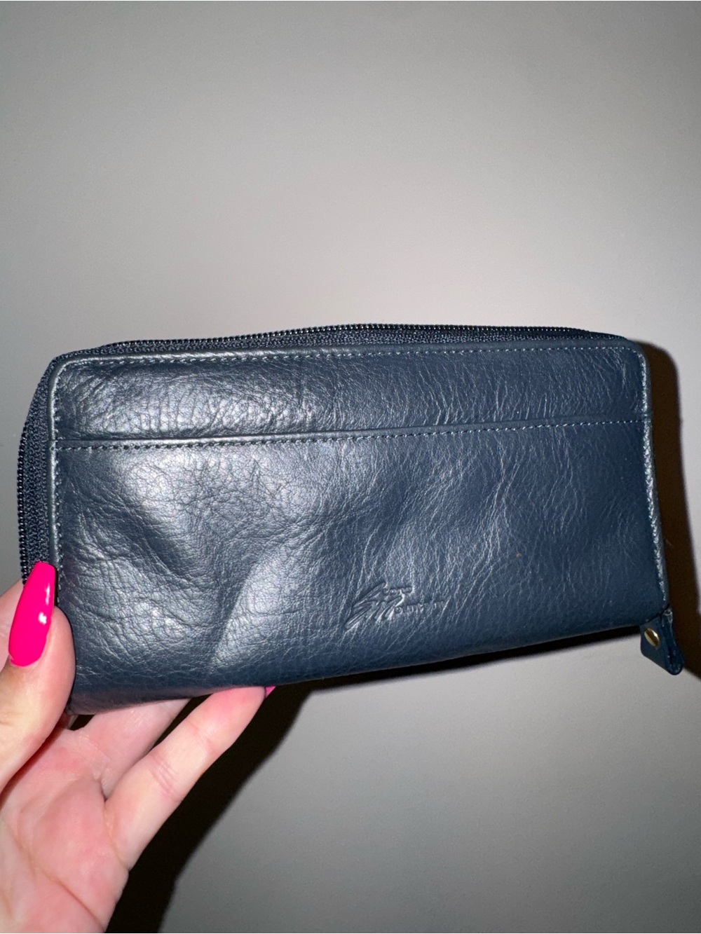 Stone Mountain Vintage Classic Leather Zip Wallet - Navy